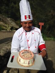 Il nostro chef prepara una torta